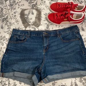 Old Navy boyfriend Stretch denim shorts
